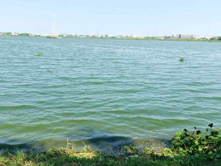 Sigue la contaminación en laguna Olmeca, en Veracruz