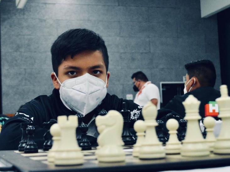 Avanza veracruzano en Juegos Nacionales CONADE 2022 en categoría mixta en ajedrez