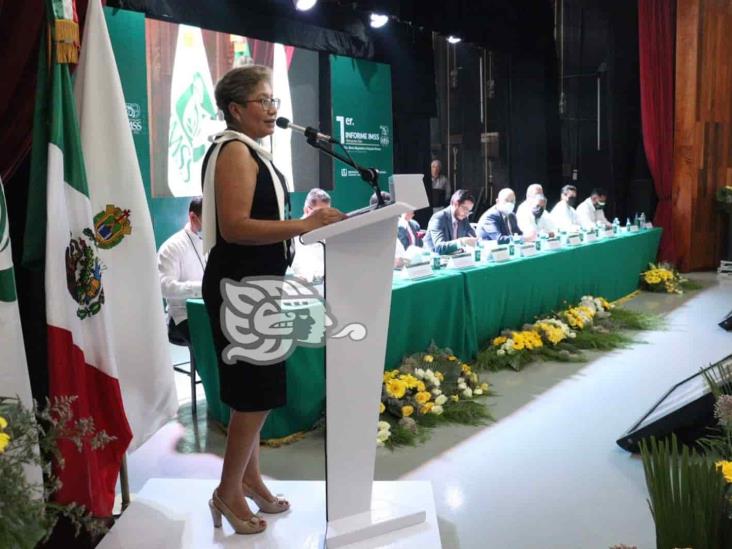 Rinde titular del IMSS en Veracruz su primer informe de labores