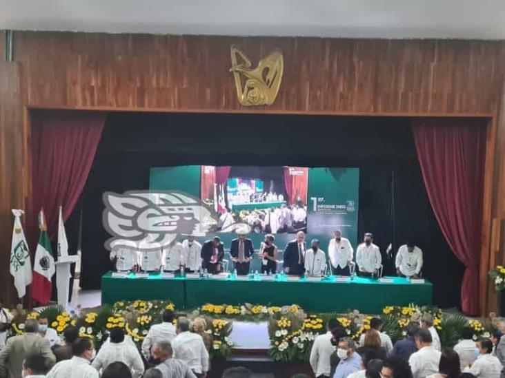 Rinde titular del IMSS en Veracruz su primer informe de labores