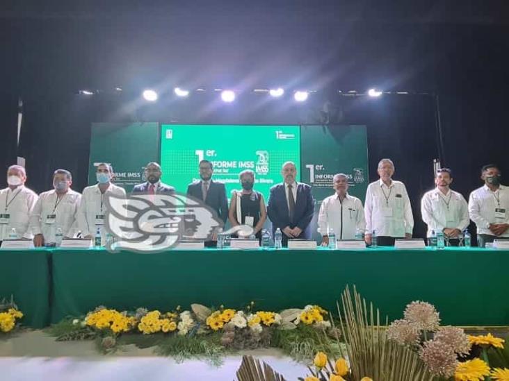 Rinde titular del IMSS en Veracruz su primer informe de labores