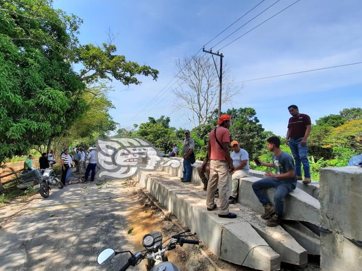 Llevan más de 48 horas de plantón en puente Los Soldados