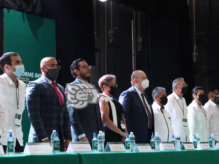 Rinde titular del IMSS en Veracruz su primer informe de labores