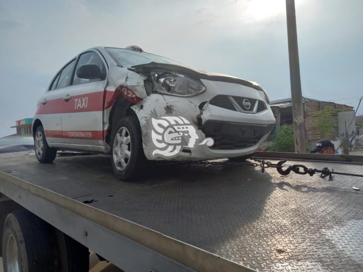 Aparatoso accidente entre dos vehículos en Las Barrillas; 4 lesionados
