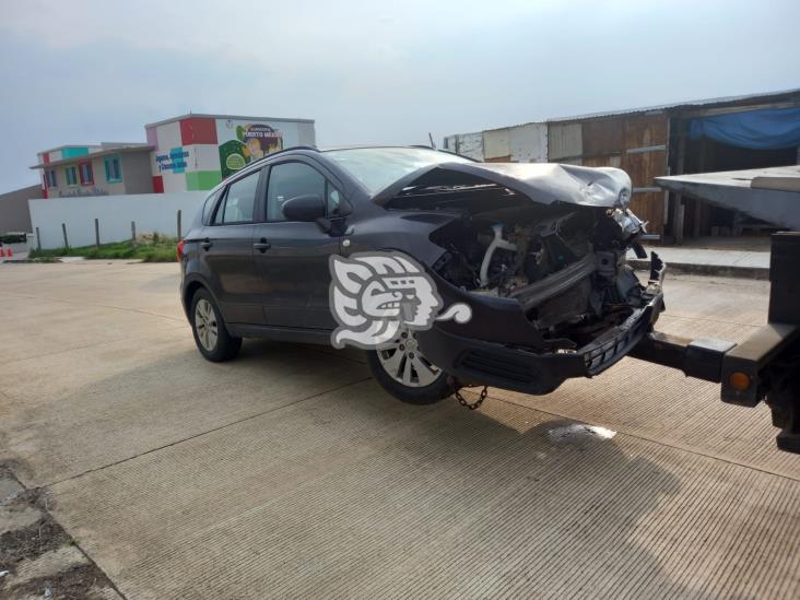 Aparatoso accidente entre dos vehículos en Las Barrillas; 4 lesionados