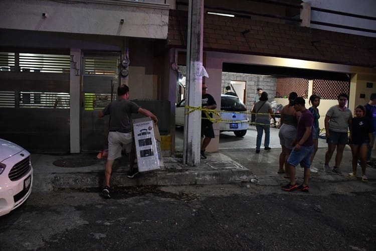 Explosión cimbra fraccionamiento en Boca del Río; olía a pólvora dicen vecinos
