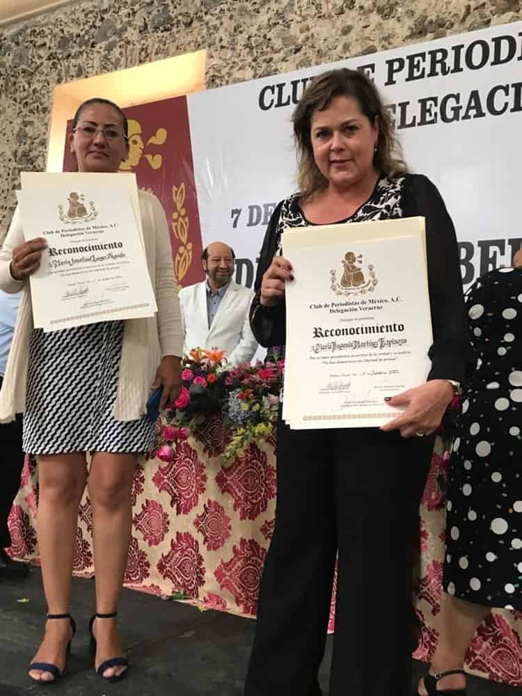 En Veracruz, entregan reconocimiento a 100 periodistas el sur del país