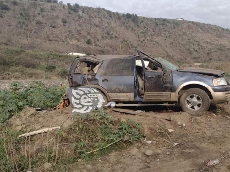 Muere mujer tras volcar su camioneta en la autopista Córdoba-Puebla