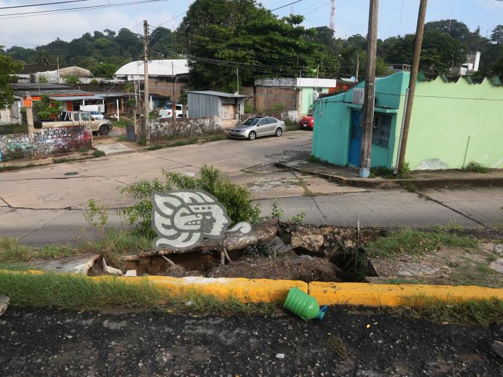 Socavones rodean el puente Palma Sola de Coatzacoalcos