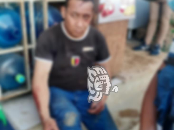 Delincuente es detenido por comerciantes en Xalapa cuando asaltaba un negocio