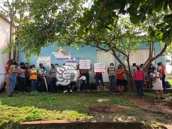 Protestan en tres Telesecundarias de Acayucan por falta de maestros