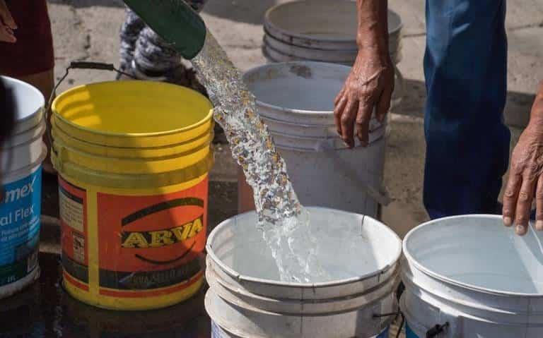 Sin agua por segundo día consecutivo en este fraccionamiento de Veracruz