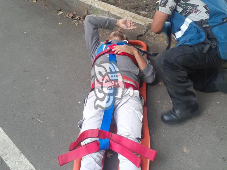 Motociclista lesionado tras choque en avenida de Xalapa