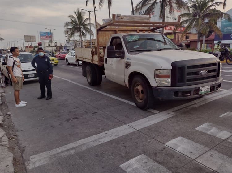 Conductor en estado de ebriedad provoca accidente en colonia Salvador Díaz Mirón