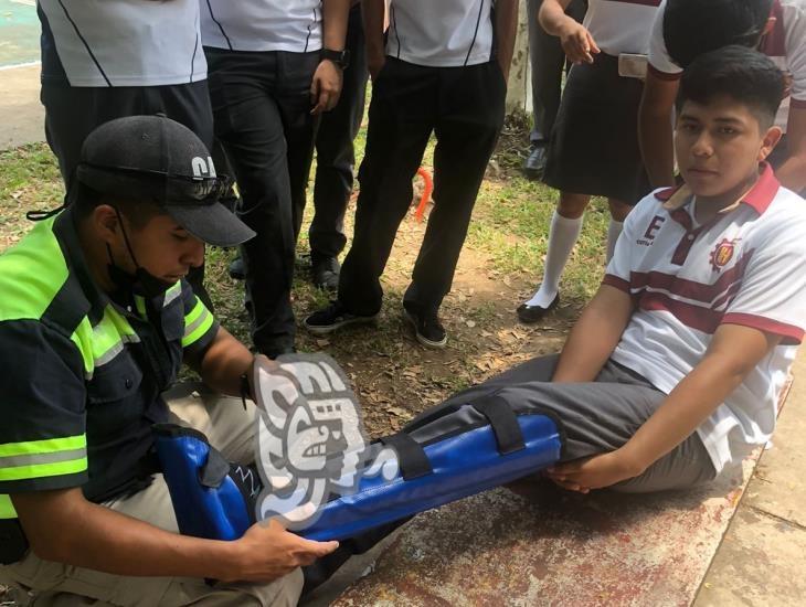 Cae estudiante del CBTIS de Acayucan y sufre fractura