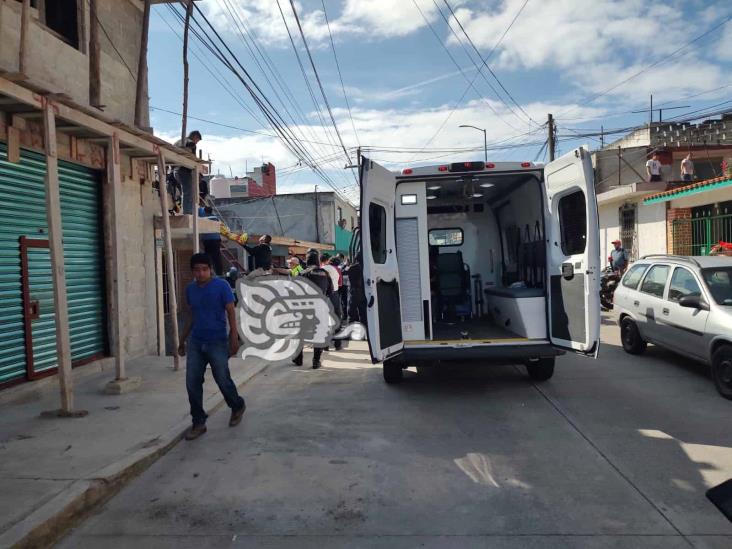 Albañil se electrocuta al tocar cables de alta tensión en colonia Tabasco de Xalapa