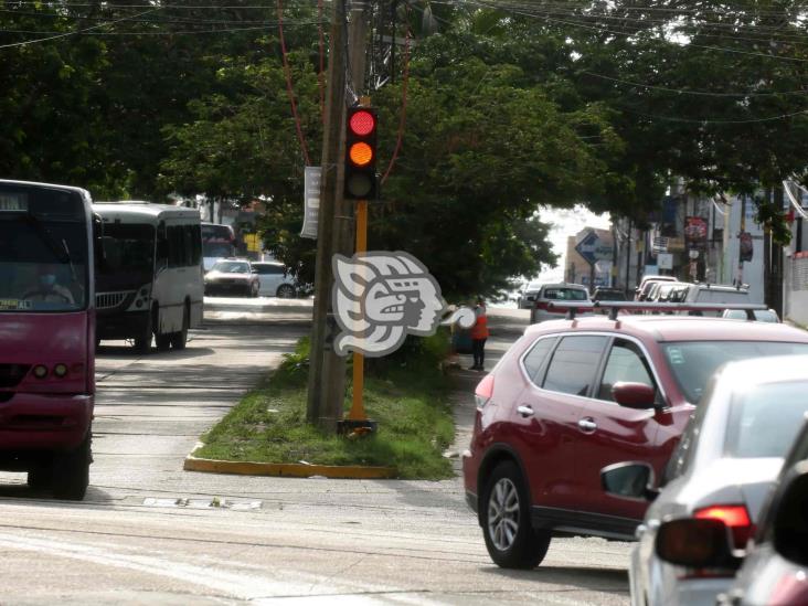 Diversos desperfectos presentan semáforos de la ciudad