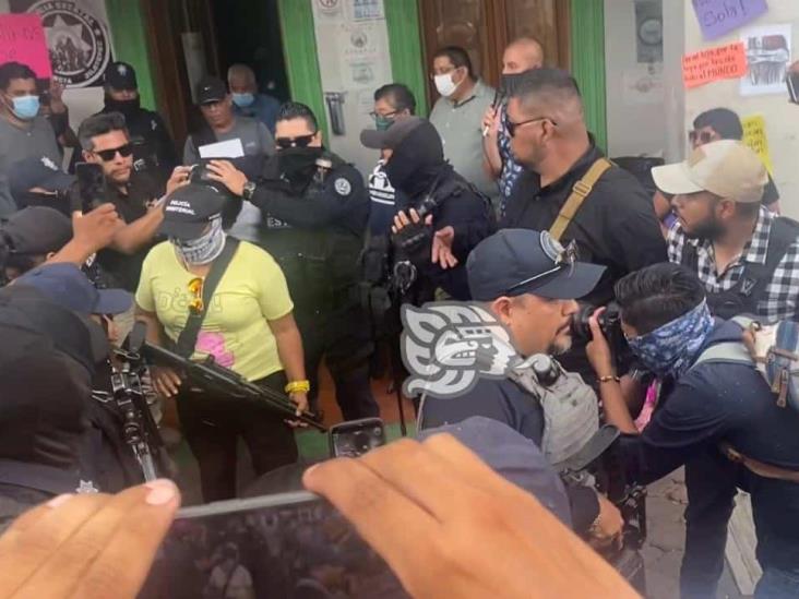Ministeriales aprehenden a profesor acusado de acoso en Jilotepec