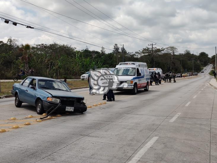 Chocan patrulla de SSP y un auto particular en la cartera Trancas-Coatepec
