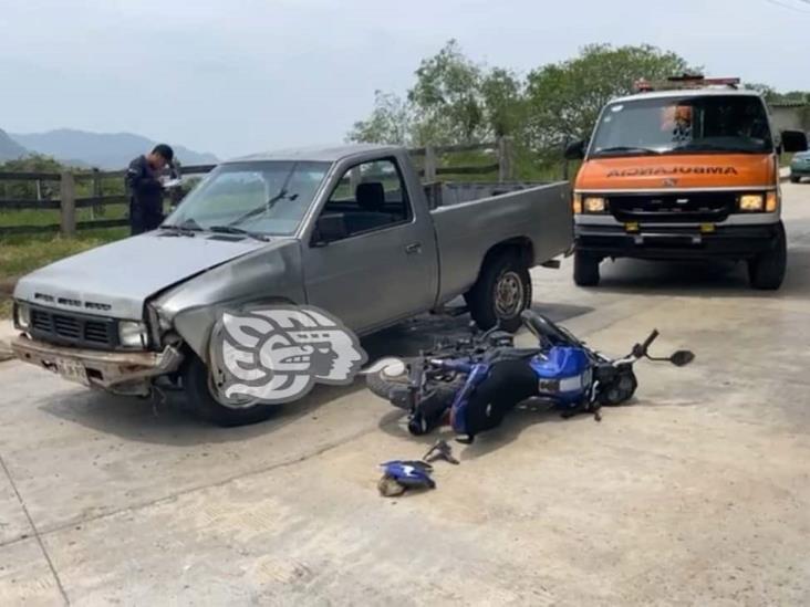 Accidente vehicular dejó a una mujer embarazada herida, en Misantla