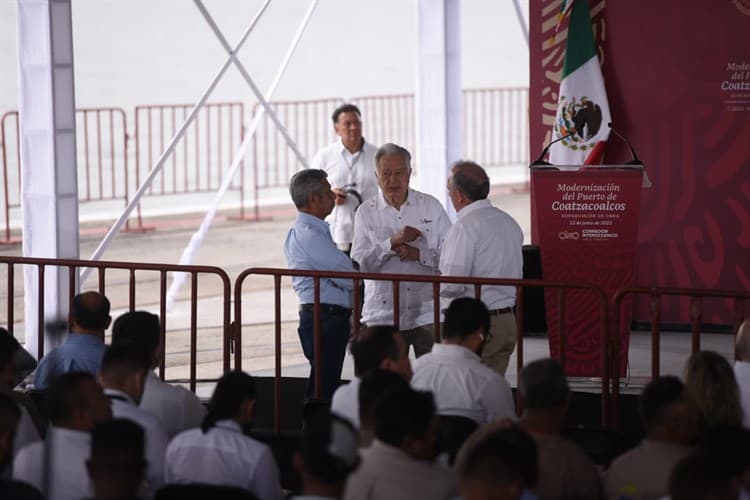 Supervisa AMLO obras de modernización en el puerto de Coatzacoalcos