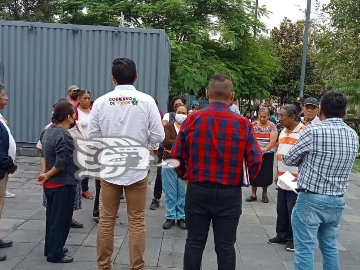 Ante el palacio municipal, protestan por desabasto de agua en Ixtaczoquitlán