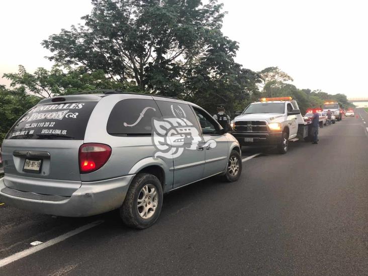 Video: Muere joven embarazada tras volcadura en Acayucan