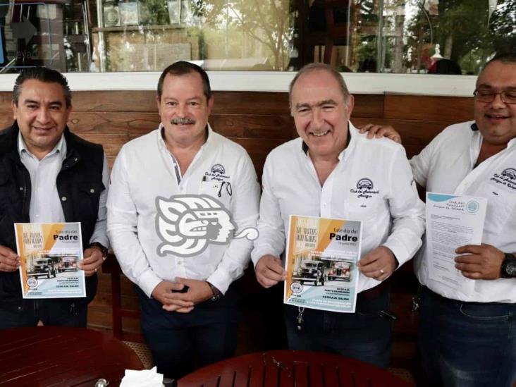 ¿No sabes cómo celebrar el Día del Padre? En Xalapa alistan desfile de autos antiguos