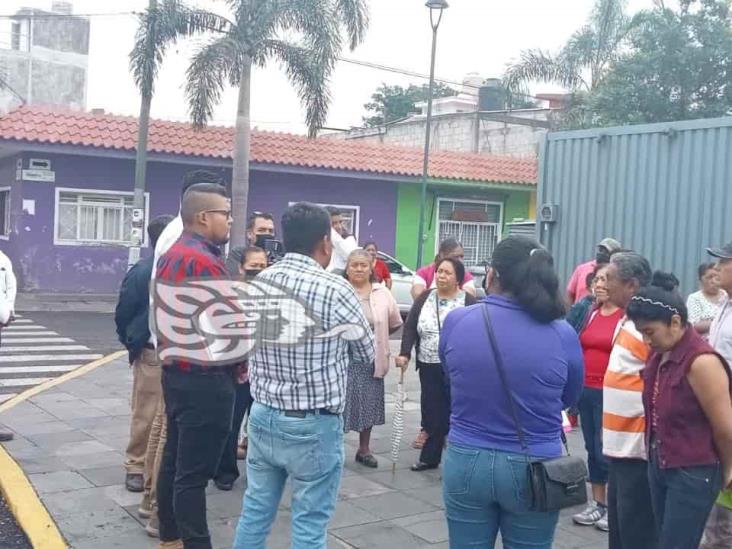 Ante el palacio municipal, protestan por desabasto de agua en Ixtaczoquitlán