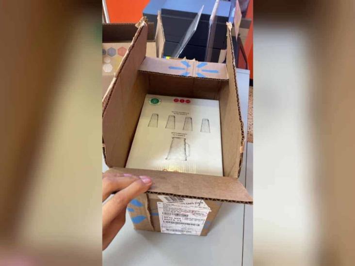 Compra joven un Xbox por internet y recibe un juego de vasos