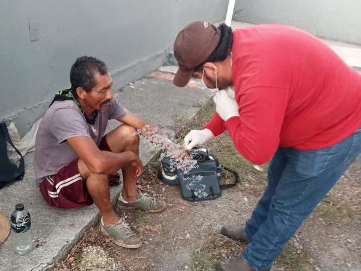 Sujeto cortó en una mano a otro hombre con una navaja en Tierra Blanca