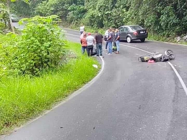 Muere motociclista tras chocar con automóvil sobre la carretera a Ixtaczoquitlán