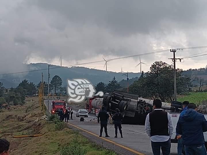 Autopista Córdoba-Puebla estuvo cerrada 19 horas por accidente de pipa