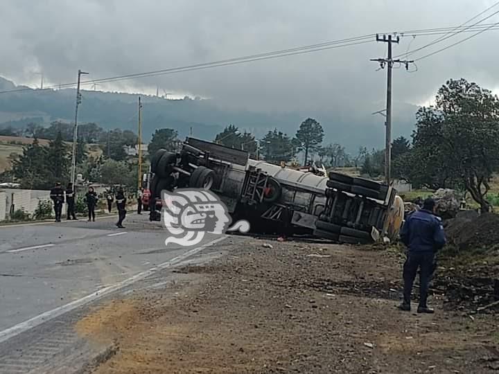 Autopista Córdoba-Puebla estuvo cerrada 19 horas por accidente de pipa