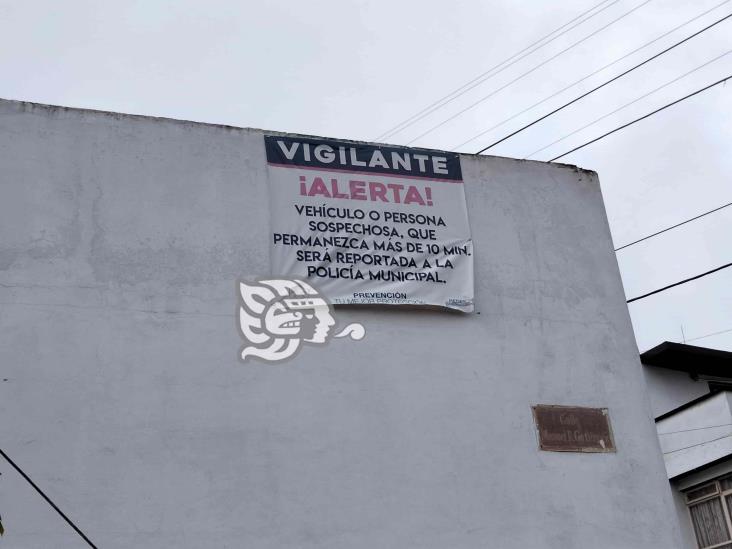 ¡Van tras delincuentes! Vecinos de colonia en Xalapa arman red de vigilancia