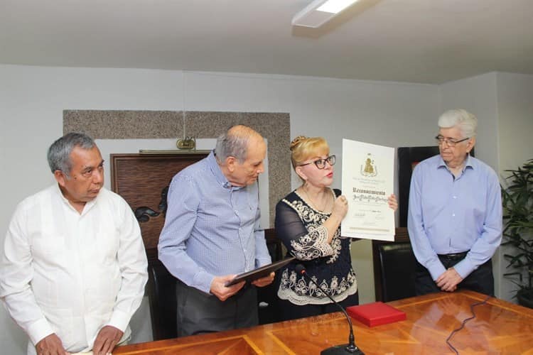 Entregan a José Pablo Robles Martínez el Premio Nacional de Periodismo (+video)