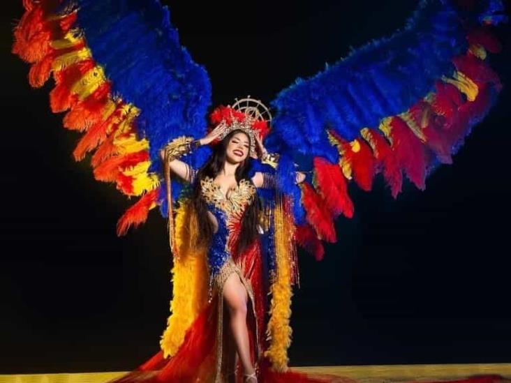 Vestido de YeriMUA, inspirado en guacamaya roja de Los Tuxtlas