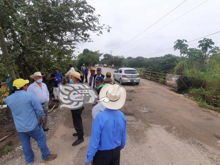 Piden ‘cuota’ por usar paso alterno en Las Choapas