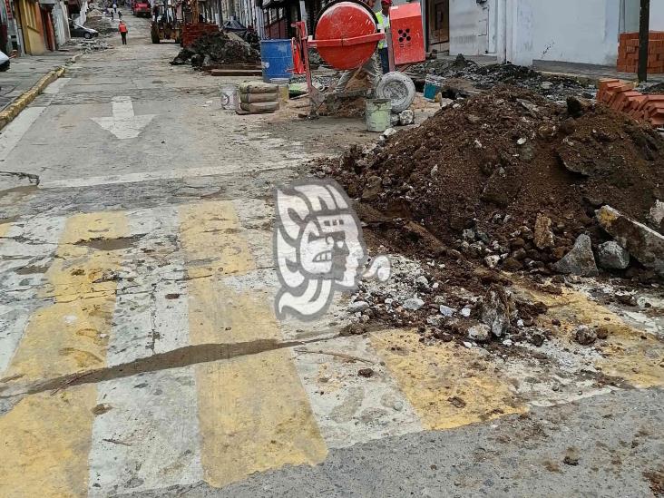 ”Duna” invaden paso peatonal de la avenida Ávila Camacho de Xalapa