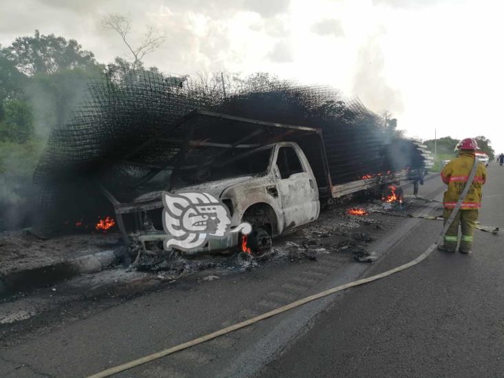 ‘Vuelven a nacer’ chilangos tras incendio de camioneta en el sur de Veracruz