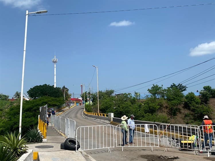 Retrasos de hasta una hora por cierre de Puente en Torrentes, en Veracruz