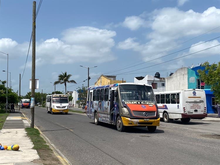 Retrasos de hasta una hora por cierre de Puente en Torrentes, en Veracruz