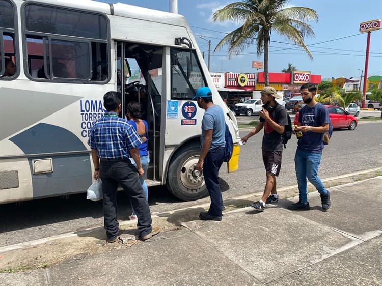 Retrasos de hasta una hora por cierre de Puente en Torrentes, en Veracruz