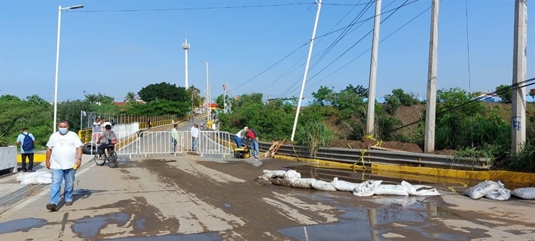 Estas son las rutas de los camiones tras el deslave del puente Torrentes (+Video)