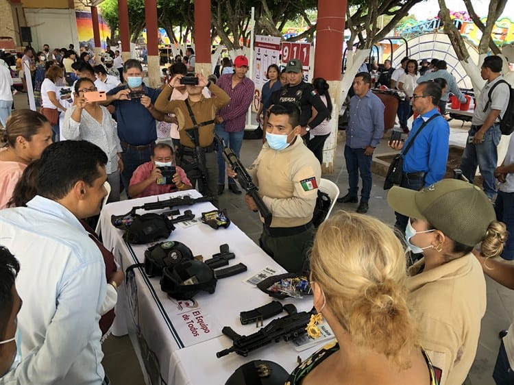 Estudiantes y alcaldes del sur de Veracruz participan en feria de seguridad