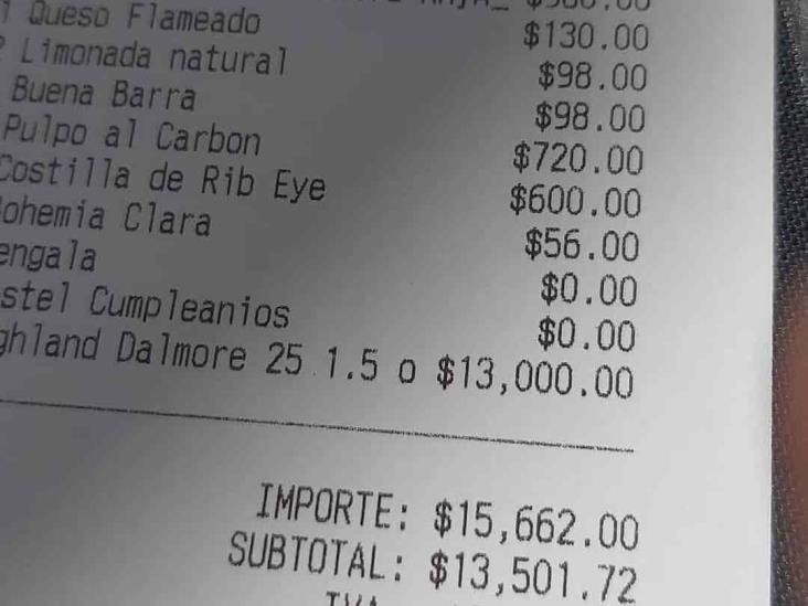 ¡Le salió cara la bebida! Restaurante cobró 13 mil pesos por un shot de whisky