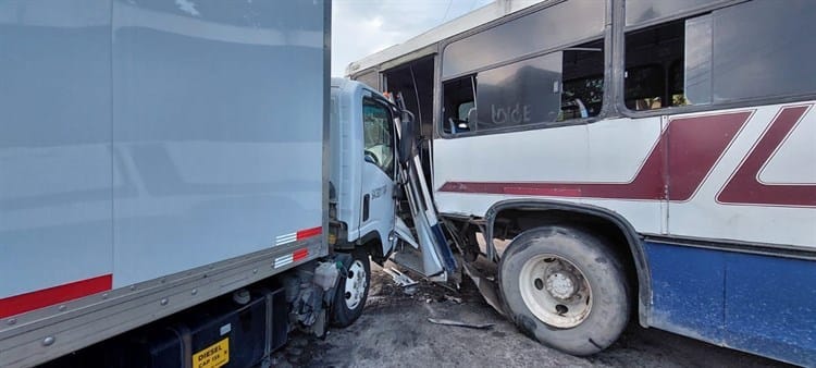 Accidente vehicular deja varios heridos en Las Bajadas