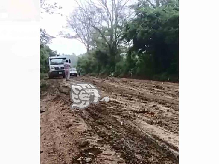 (+Vídeo) “Lanzan S.O.S”, destrozados los caminos rurales de Texistepec