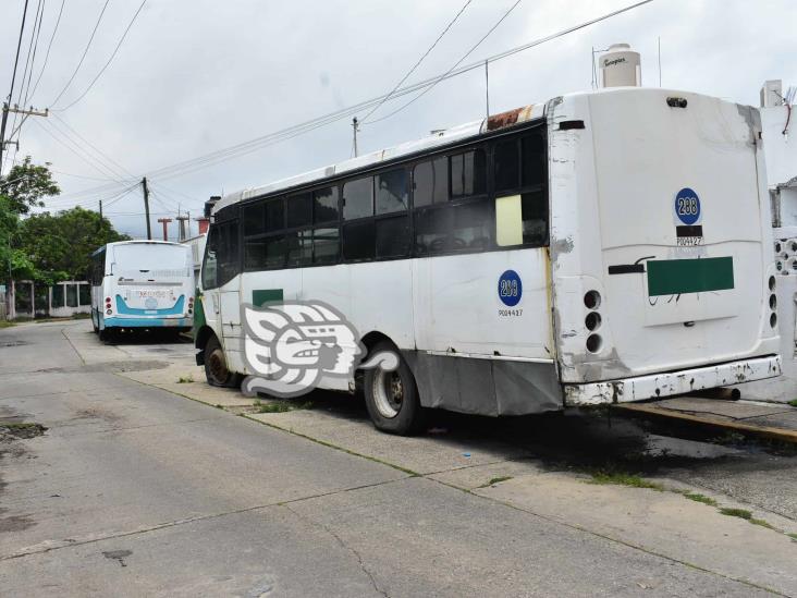 Camiones chatarras obstruyen el paso cerca del túnel sumergido