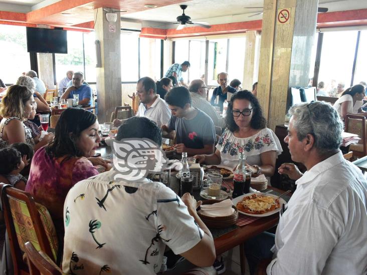 Favorable afluencia en restaurantes de Coatzacoalcos por Día del Padre